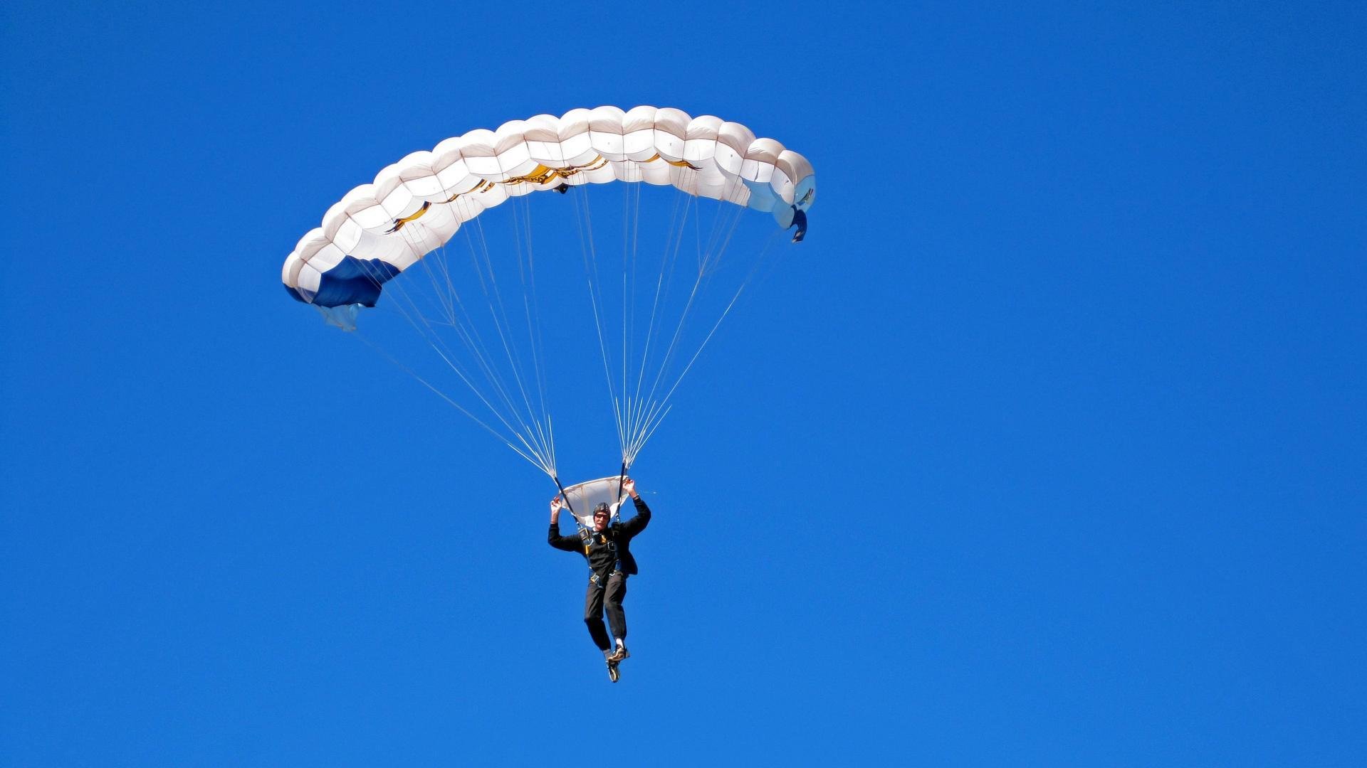 视频竞技游戏转化体育比赛，虚拟与现实的融合之路，体育赛事制作与转播